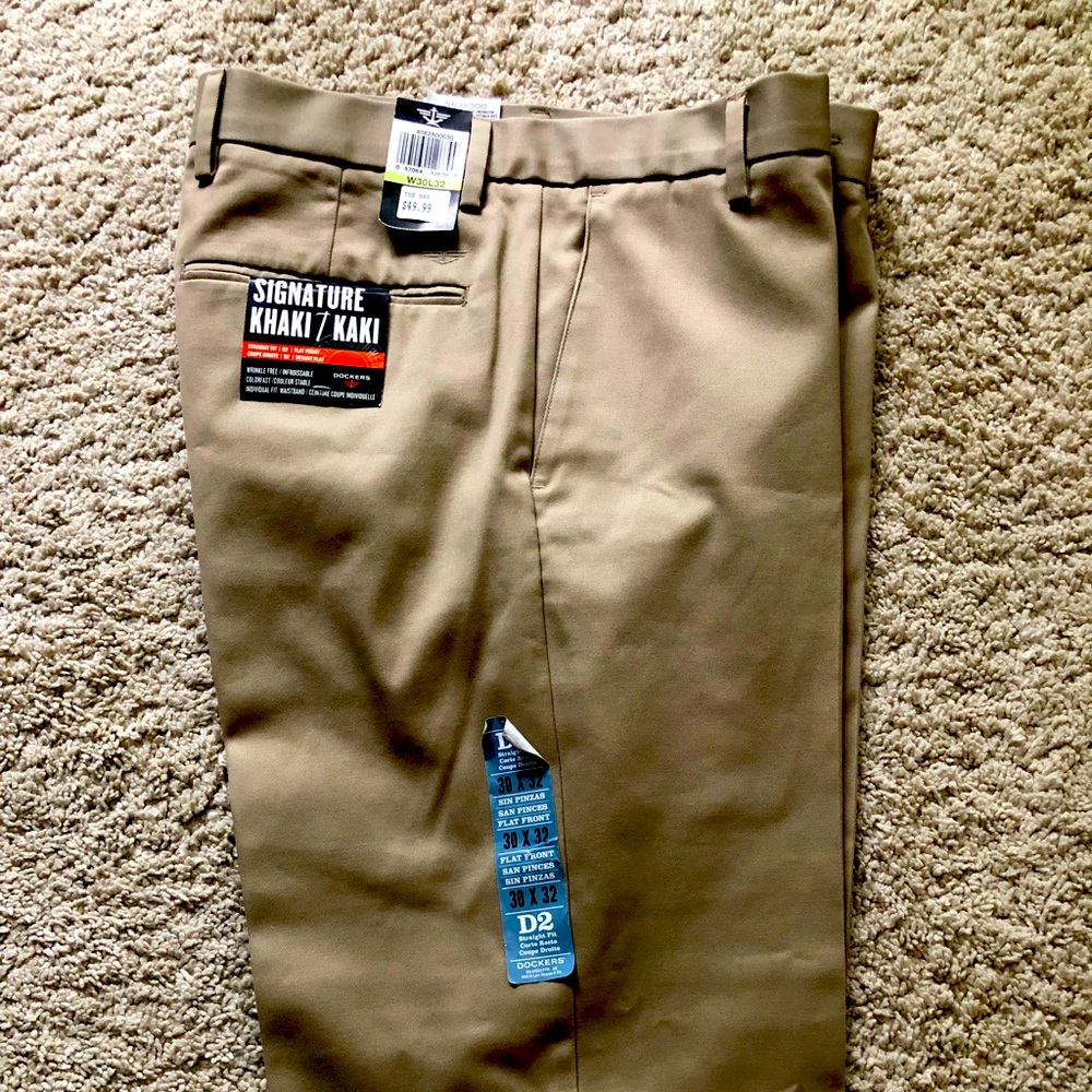Dockers Signature Khaki Straight Fit D2 Flat Front Wrinkle Free Size W30 L32